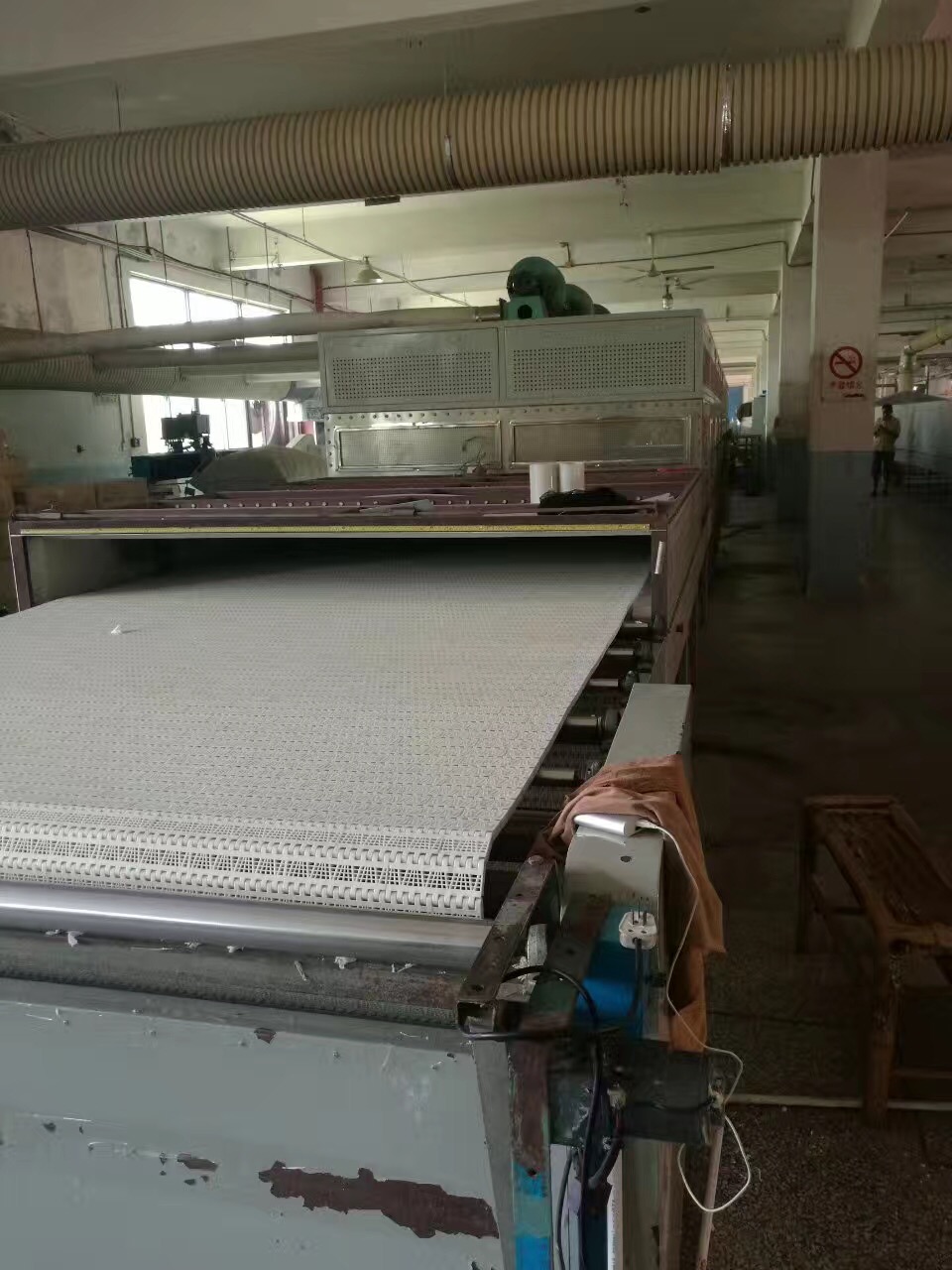 微波乳膠制品烘干設(shè)備
